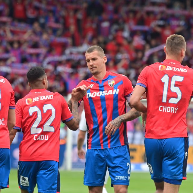 Fotbalisté Plzně slaví gól | foto: Slavomír Kubeš,  Profimedia