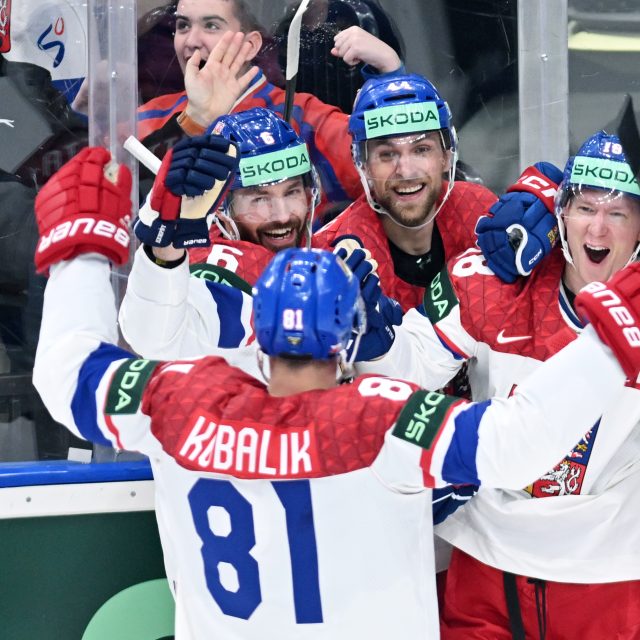 Hokejisté národního týmu se radují z gólu | foto: Michal Beránek / CNC / Profimedia