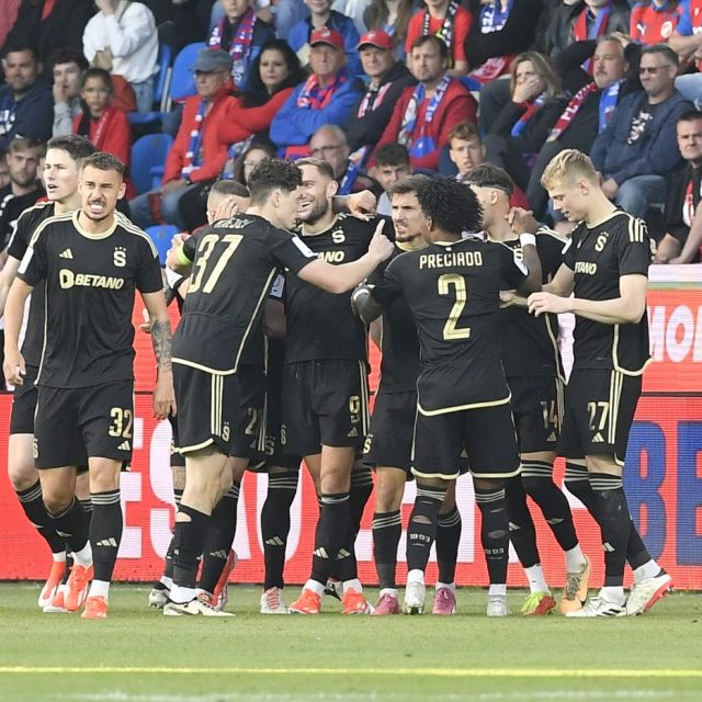 Fotbalisté Sparty ve finále domácího poháru MOL Cupu zvítězili po dramatickém závěru v Plzni 2:1 | foto: Miroslav Chaloupka,  ČTK