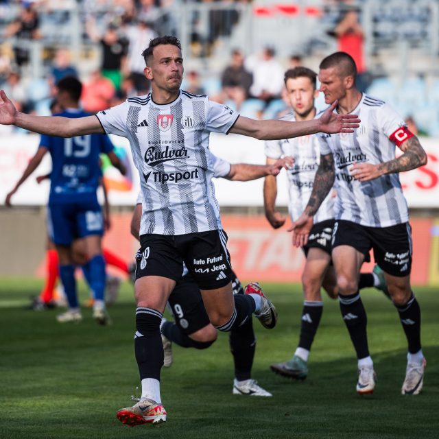 Jan Suchan z Českých Budějovic může s Dynamem slavit záchranu v první lize | foto: Petr Skřivánek
