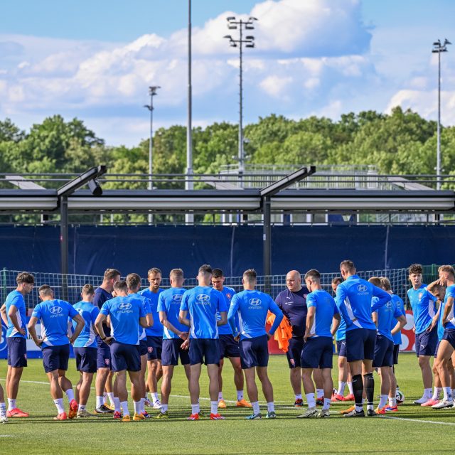 Čeští fotbalisté na tréninku před prvním utkáním Eura 2024 proti Portugalsku | foto: Vít Šimánek,  ČTK