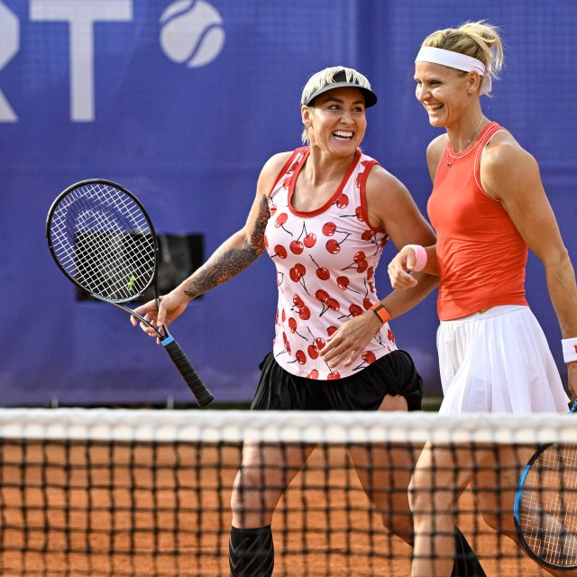 Lucie Šafářová a Bethanie Matteková Sandsová obnovily spolupráci a na turnaji v Praze postoupily do 2. kola | foto: Vít Šimánek,  ČTK