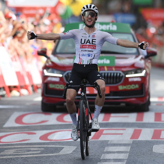 Adam Yates v cíli 9. etapy Vuelty | foto: Jorge Guerrero,  AFP / Profimedia