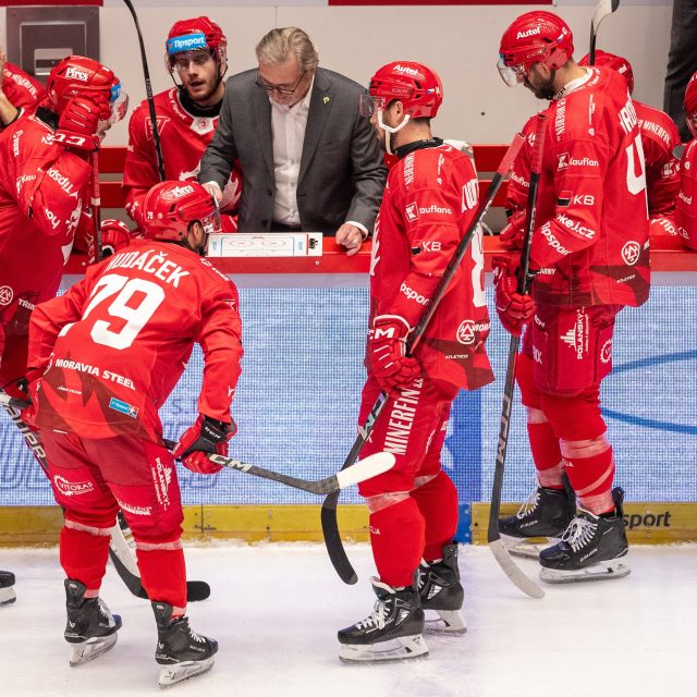 Hokejisté Třince pod vedením trenéra Zdeňka Motáka | foto: Vladimír Pryček,  Profimedia