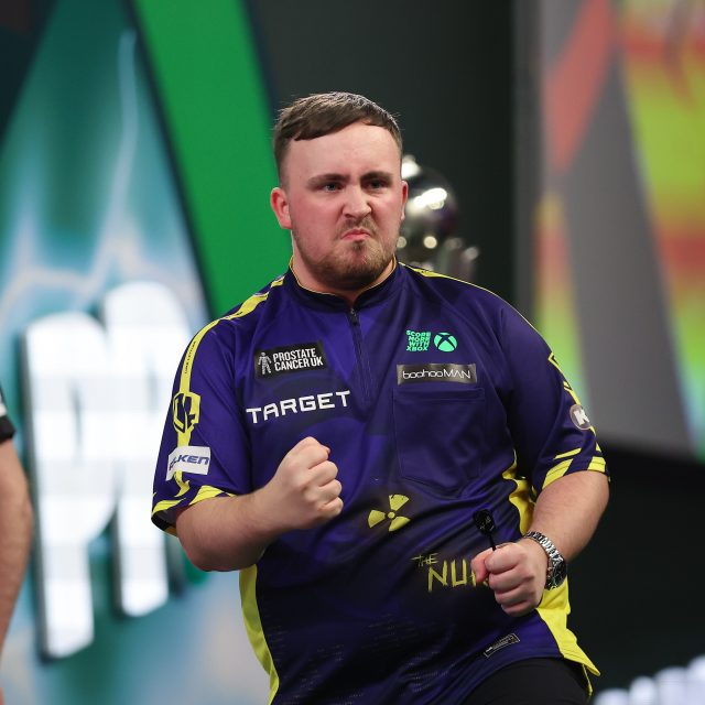 Luke Littler se stal nejmladším šipkařským šampionem v historii | foto: John Patrick Fletcher,  Profimedia