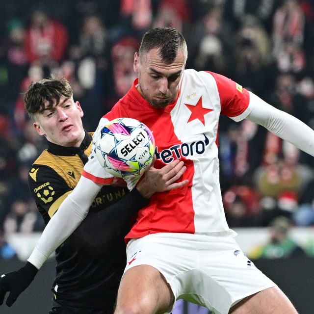 Zleva Karel Pojezný z Ostravy a Tomáš Chorý ze Slavie | foto: Roman Vondrouš,  ČTK
