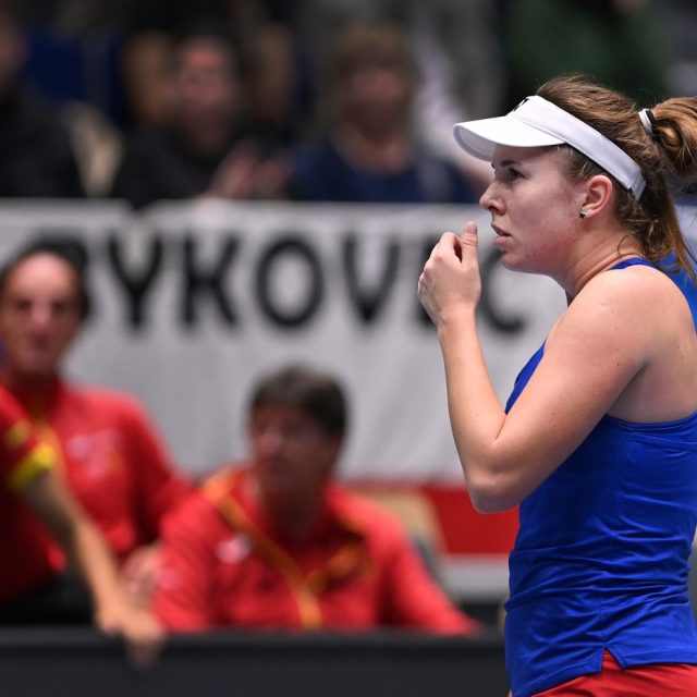 Linda Nosková v zápase proti Jessice Bouzas Maneirové | foto: Jaroslav Ožana,  ČTK