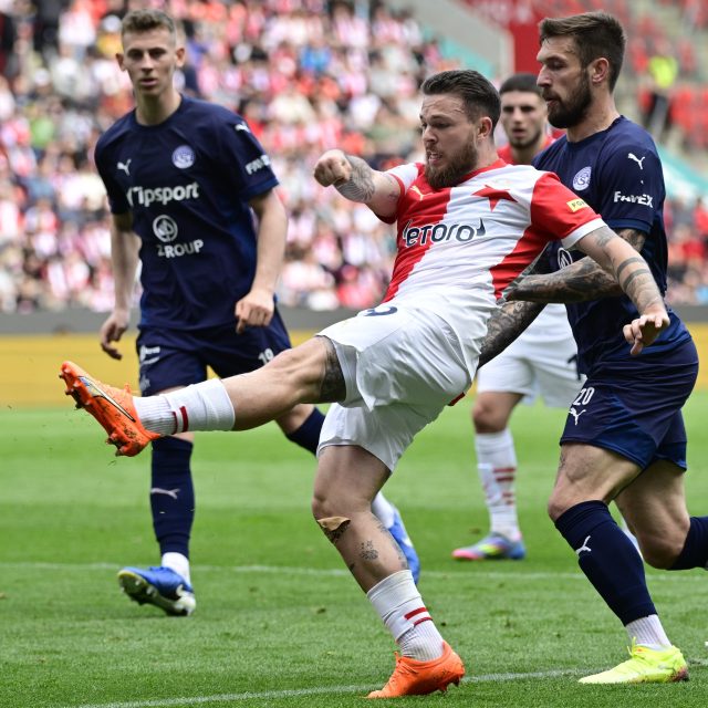 Fotbalisté Slavie si po 30. ligovém kole drží v tabulce náskok 13 bodů na Viktorii Plzeň. Od zisku titulu je dělí jediná výhra | foto: Roman Vondrouš,  ČTK