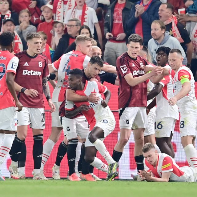 Fotbalisté Slavie vyhráli poslední letošní derby se Spartou díky gólu Oscara Dorleyho | foto: Michal Beránek / CNC / Profimedia,  Profimedia