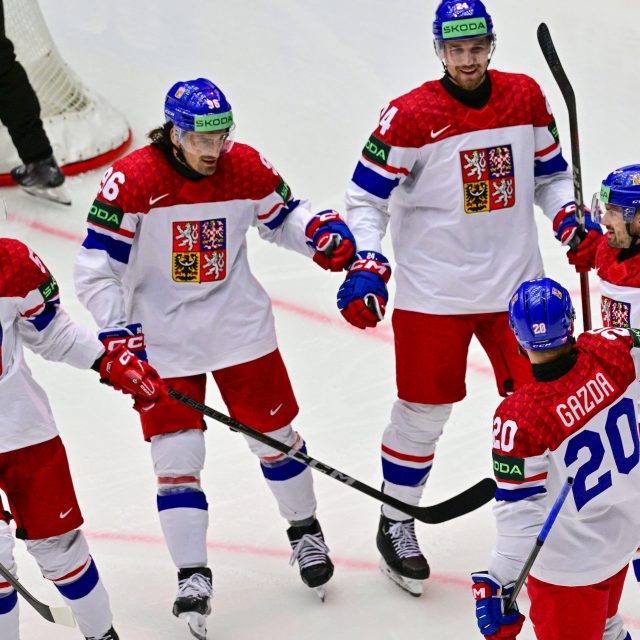 Čeští hokejisté budou hrát na zimních olympijských hrách v Miláně  (archivní foto) | foto: Vít Šimánek,  Profimedia