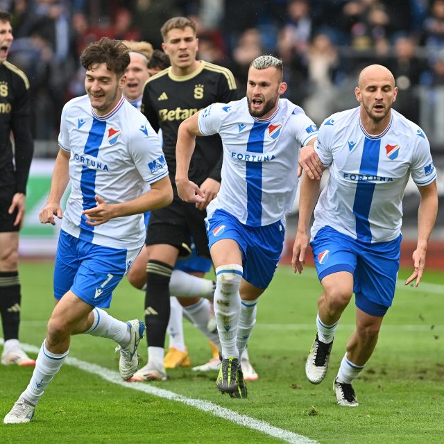 Fotbalisté Ostravy se radují ze vstřeleného gólu v utkání proti Spartě. Ve 4. kole ligové nadstavby vyhráli 3:2 | foto: Jaroslav Ožana,  ČTK