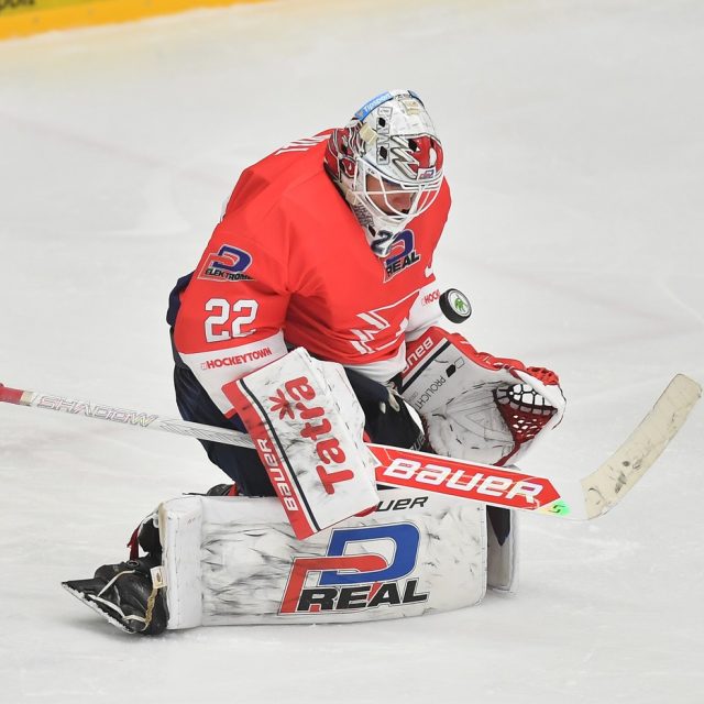 Brankář Pardubic Roman Will | foto: Vít Černý,  ČTK