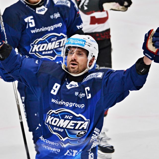 Brněnský kapitán Jakub Flek slaví gól do sítě Sparty | foto: Patrik Uhlíř,  ČTK