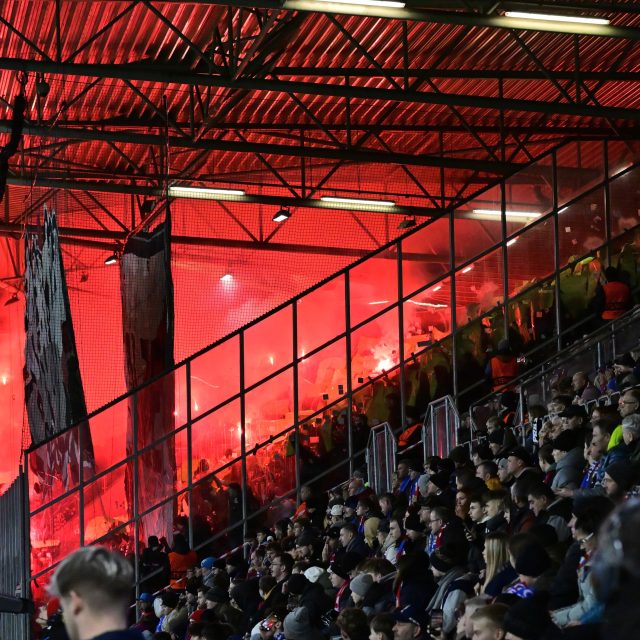 Chování slávistických fanoušků ovlivnilo úvod nedělního utkání v Plzni | foto: Miroslav Chaloupka,  ČTK