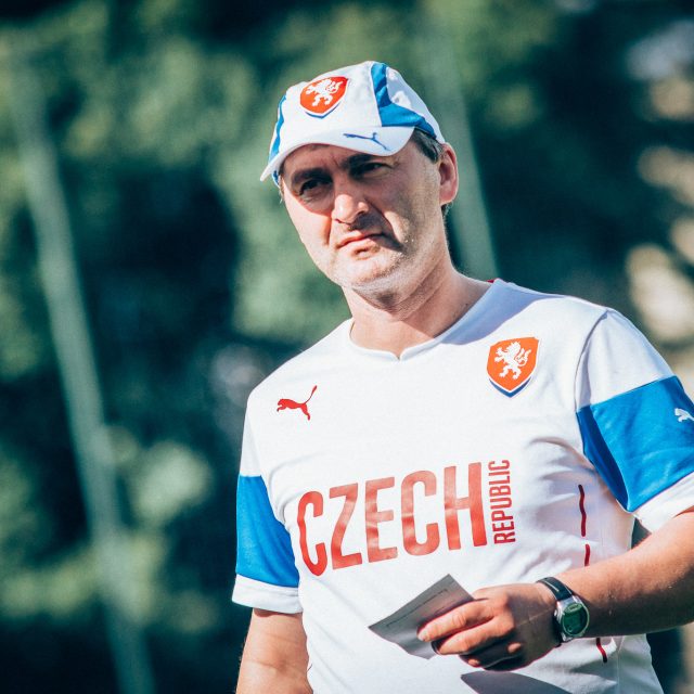 Poslechněte si celý rozhovor s bývalým fotbalovým obráncem a trenérem reprezentace U21 Janem Suchopárkem | foto: Štěpán Černý,  www.fotbal.cz
