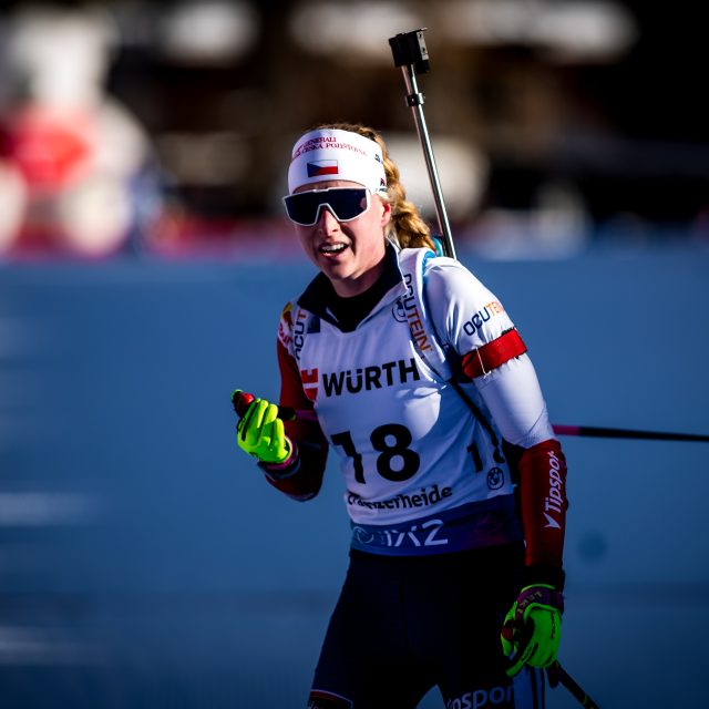 Česká biatlonistka Markéta Davidová v cíli stíhacího závodu ve švýcarském Lenzerheide | foto: Jaroslav Svoboda,  Český biatlon