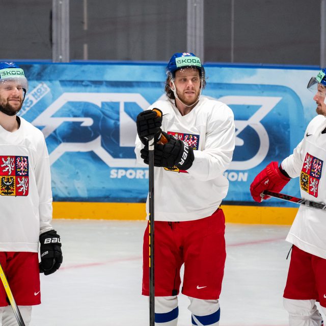 Čeští hokejoví útočníci Roman Červenka a David Pastrňák a Pavel Zacha | foto: Zuzana Jarolímková,  iROZHLAS.cz