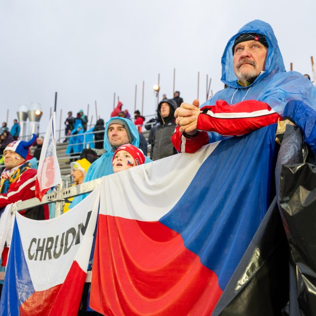Fanoušci se do Vysočina Arény sjeli ze všech koutů České republiky | foto: Zuzana Jarolímková,  iROZHLAS.cz