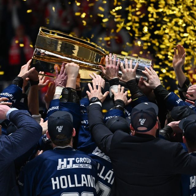 Hokejisté Brna vyhráli rozhodující sedmý zápas finálové série na ledě Pardubic 3:0 a po sedmi letech se vrátili na extraligový trůn | foto: Zuzana Jarolímková,  iROZHLAS.cz