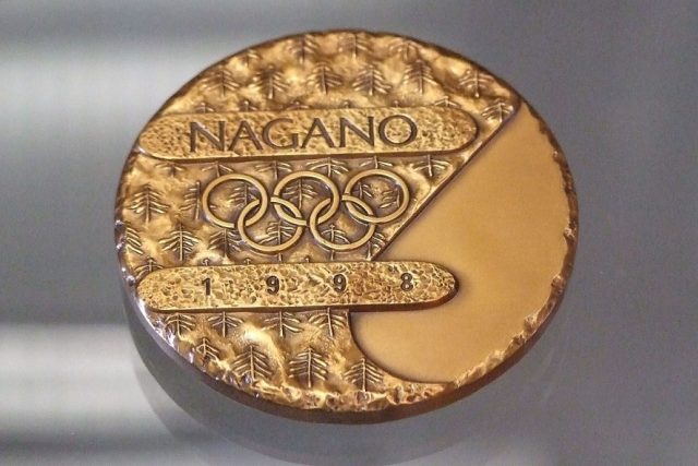 Zlatou olympijskou medaili z Nagana mají doma ve sbírce i čeští hokejisté. O tom se bude hodně diskutovat i na akci Znovu Nagano | foto: licence Creative Commons  (CC BY-NC-SA 3.0)
