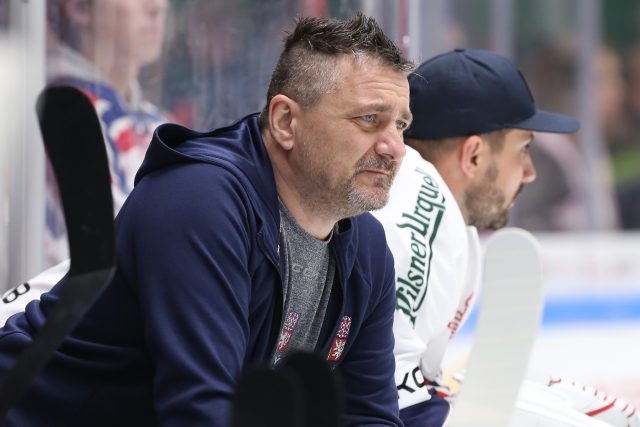 Reprezentační kustod hokejistů Oldřich Kopecký | foto: Pavel Paprskář,  ČTK