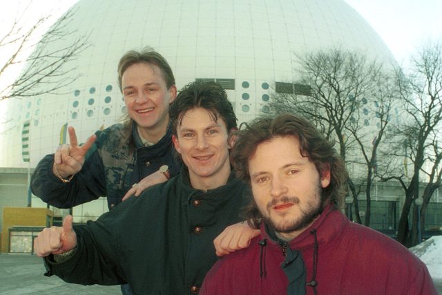 Otakar Vejvoda,  Martin Procházka a Pavel Patera před halou Globen ve Stockholmu | foto: Jaroslav Legner,  CNC / Profimedia