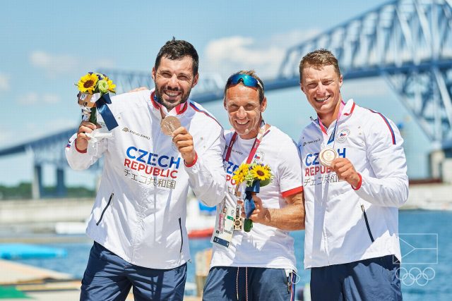 Deblkajakáři Josef Dostál a Radek Šlouf získali bronzovou medaili | foto: Barbora Reichová,  Český olympijský výbor