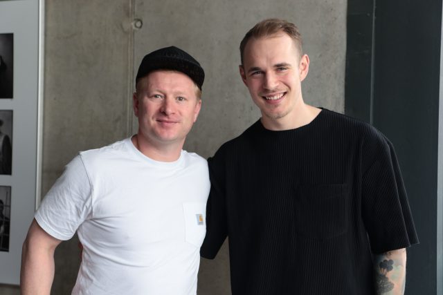 Ladislav Hampl s  bývalým fotbalistou Lukášem Pokorným | foto: Anna Duchková,  Český rozhlas