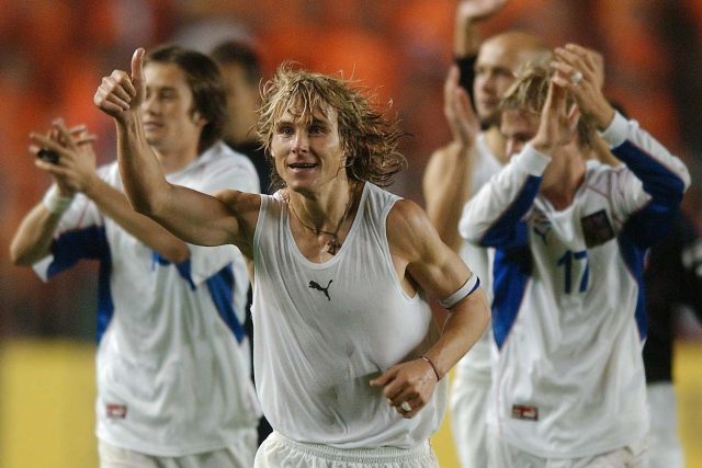 Radost českých fotbalistů z postupu na Euro 2004 | foto: Fotobanka Profimedia