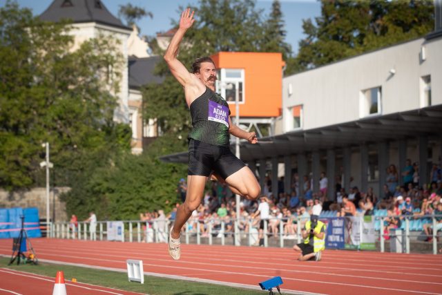 Adam Sebastian Helcelet při rozlučkovém závodě s profesionální kariérou | foto: Ota Bartovský