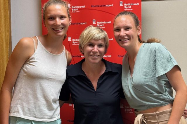 Plážové volejbalistky sestry Pavelkovy v pořadu Páteční finiš | foto: Zuzana Pokorná,  Český rozhlas