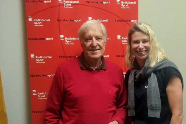 Tenisová legenda Jan Kodeš s moderátorkou pořadu Na síti Andreou Sestini Hlaváčkovou | foto: Adéla Krapková,  Český rozhlas