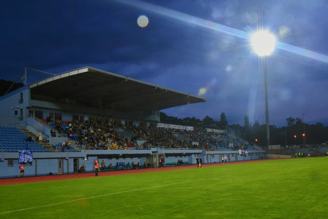 I na fotbalovém stadionu v Ústí nad Labem se jeden rok hrála nejvyšší domácí fotbalová soutěž | foto:  Ondřej Bičiště / MAFRA / Profimedia