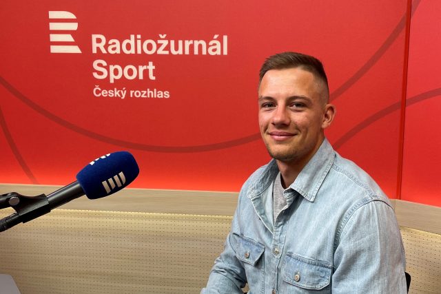 Fotbalista David Heidenreich ve studiu Radiožurnálu Sport | foto: Miloslav Hamřík,  Český rozhlas
