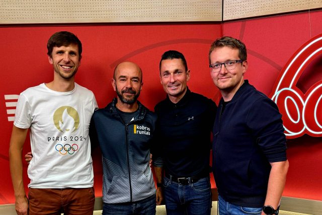 Ultramaratonec Radek Brunner  (druhý zleva) byl hostem Kilometrů Jiřího Ježka | foto: Tomáš Petr,  Český rozhlas Ultramaratonec Radek Brunner  (druhý zleva) byl hostem Kilometrů Jiřího Ježka | foto: Tomáš Petr,  Český rozhlas