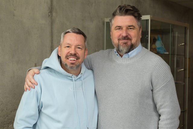 Fotbalový trenér Zdeněk Psotka a moderátor Pavel Horváth | foto: Anna Rychnovská,  Český rozhlas