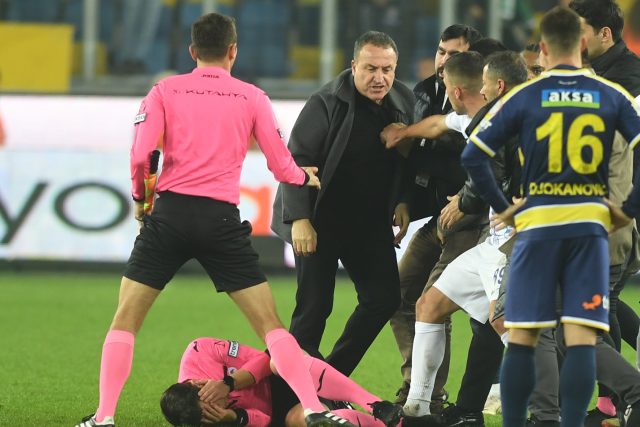 V turecké lize byl inzultován rozhodčí | foto: Profimedia
