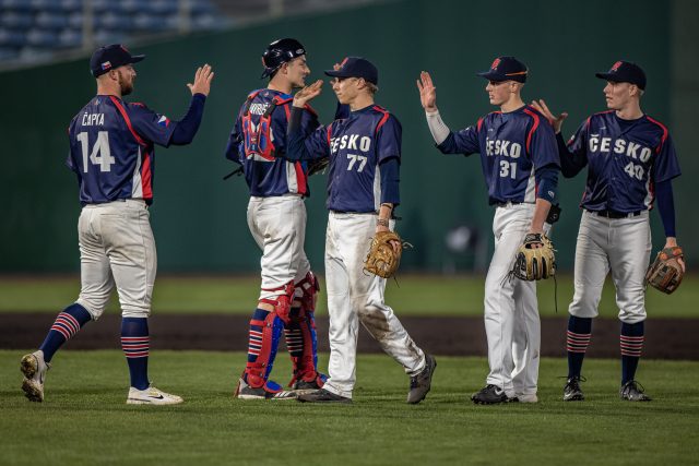Čeští baseballisté si poprvé vyzkoušeli hru na slavném Tokyo Dome | foto: Lenka Brožová,  Český baseball