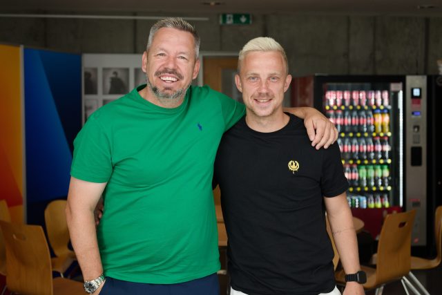 Fotbalista Filip Zorvan a moderátor Pavel Horváth | foto: Anna Rychnovská,  Český rozhlas