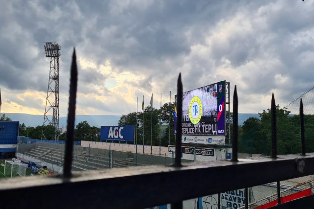 Jaký pohled mají hostující fanoušci na fotbalovém stadionu v Teplicích? Podívejte se s námi | foto: Jaroslav Plašil,  Český rozhlas
