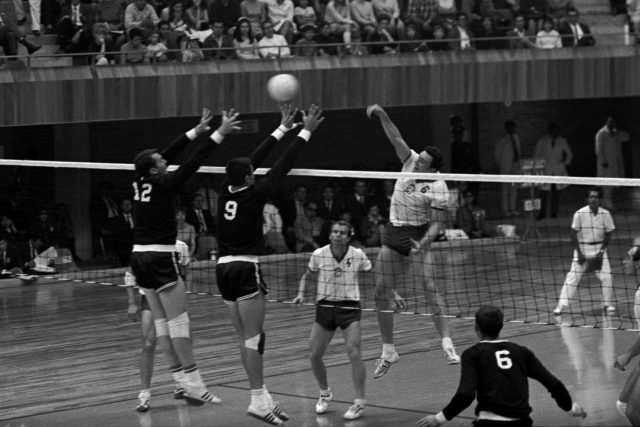 Českoslovenští volejbalisté v zápase proti USA na olympijských hrách 1968 v Mexiku | foto: ČTK