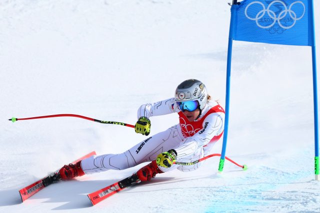 Ester Ledecká během olympijského závodu super-G. | foto:  Denis Balibouse,  Reuters