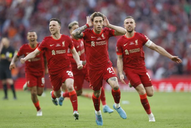 Budou v neděli večer slavit hráči Liverpoolu nebo Manchesteru City? Boj o mistrovský titul v Premier League graduje! | foto: Peter Cziborra,  Reuters