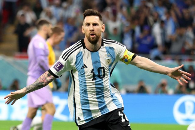 Messimu a jeho Argentině zbývá ke splnění snu poslední krok. Porazit ve finále nabitou Francii | foto: Carl Recine,  Reuters
