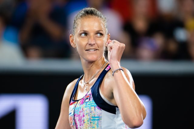 Karolína Plíšková se raduje z postupu do 3. kola Australian Open | foto: Reuters