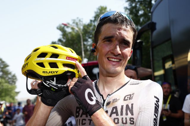 Vítěz 10. etapy letošní Tour de France Pello Bilbao věnoval vítězství  Ginu Mäderovi | foto:  Gonzalo Fuentes,  Reuters