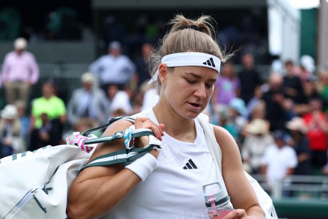 Karolína Muchová opustila letos Wimbledon už po prvním kole | foto: Toby Melville/File Photo,  Reuters