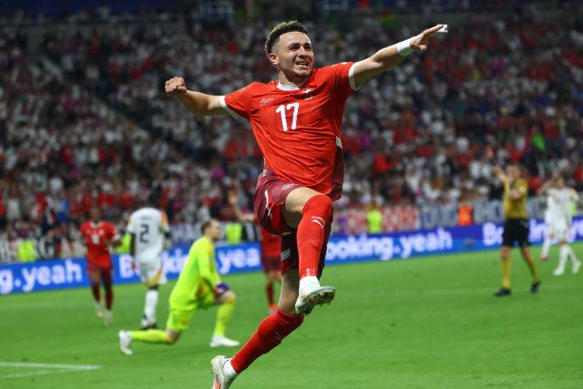 Švýcarský fotbalista Ruben Vargas je jedním z tahounů kádru na mistrovství Evropy | foto: Kai Pfaffenbach,  Reuters