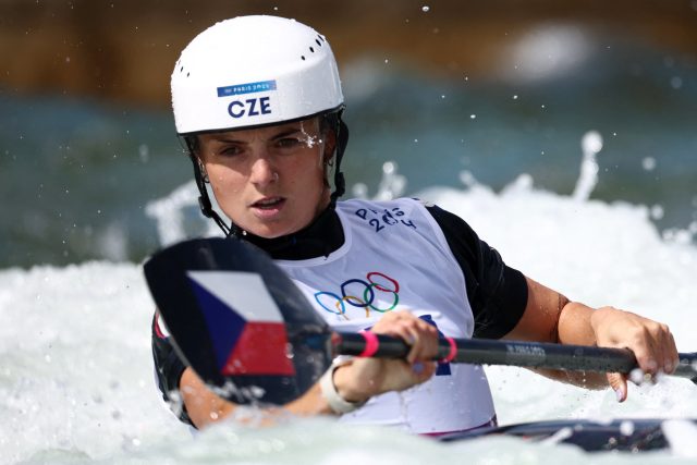 Kajakářka Antonie Galušková v semifinálové jízdě na olympijských hrách v Paříži | foto: Yara Nardi,  Reuters