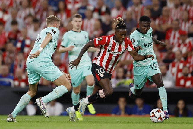 Fotbalisté Slavie se v zápase Evropské ligy proti Bilbau nedokázali prosadit a prohráli 0:1 | foto: Vincent West,  Reuters
